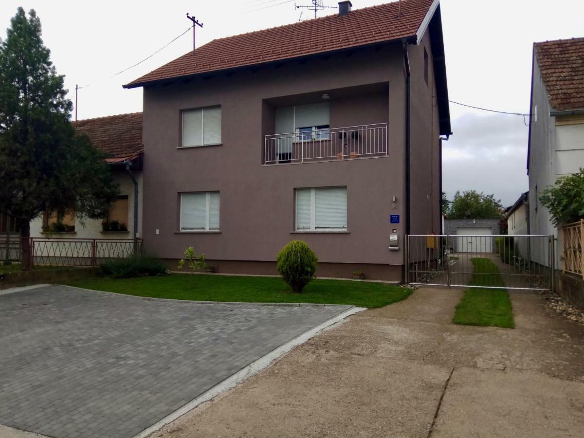 Apartman Lovric Dakovo Exterior photo